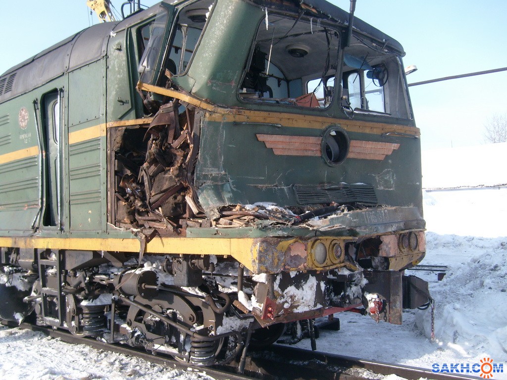 Skullsakh: На железнодорожном переезде в Поронайском районе столкнулись &quot;КАМАЗ&quot; и рабочий поезд 