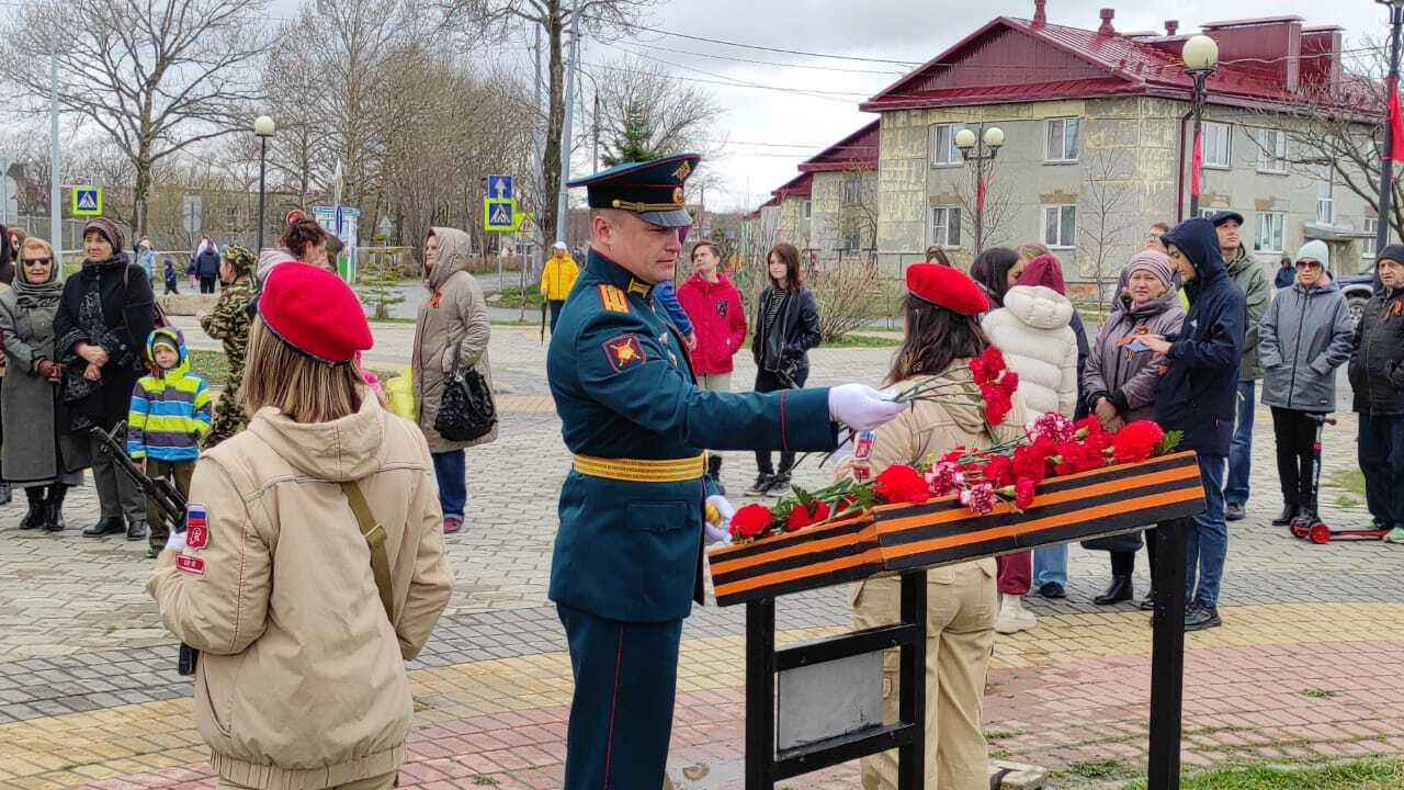 Село троицкое сахалинская область. Акция памяти героев. Рыбное день Победы. Бессмертный полк в Троицком. Клуб села великое Тутаевского района день Победы 2022 год.