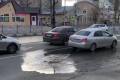 На перекрестке южно-сахалинских улиц случился канализационный потоп